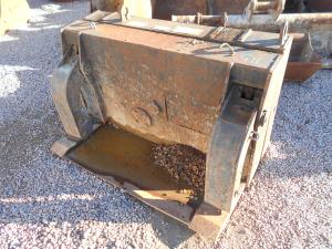 Pince rotative 360°

Etait monté sur un JCB 3CX pour retourner des poteaux électriques.

Sans attelage arrière, adaptation