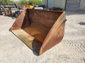 Interface Manitou

Soudé partie haute

Lame d'usure à prévoir

1.9m3

