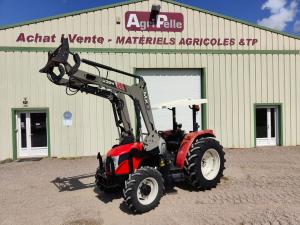 - 3e point, Chape + barre oscillante
- Prise de force 540/540E
- Chargeur MX U304 avec 3e et 4e fonction
- Arceau
- Boite de vitesse mécanique