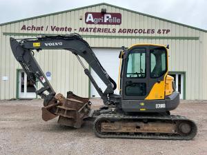 - Double Ligne auxiliaire
- Climatisation
- Attache rapide hydraulique
- Matériel vendu dans l'état
- Possibilité de révision, vidange et garantie pour un prix total de 42000€ HT