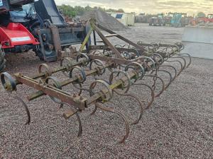 - 3 rangs
- 2m80
- 28 dents 
- Vendu dans l'état
