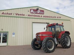 - PDF 540/1000
- Chappe + 3ème point + Barre oscillante 
- 3 dsitributeurs hydrauliques double effets
- Climatisation 
- Boite de vitesse mécanique 
