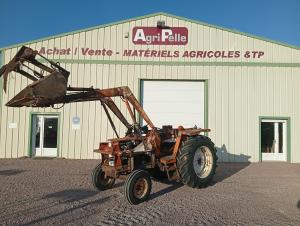 Chargeur, cavage hydraulique
Godet griffe état moyen
3ème point 
Chappe
Manque capot lattérale moteur 
1 masse béton
Boite de vitesse mécanique
Vendu dans l'état
