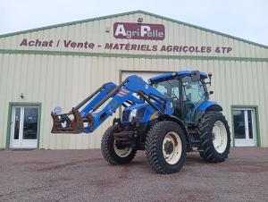 Chargeur MX T12 interface mailleux
Barre oscillante + Chappe + 3&egrave;me point
2 distributeurs hydrauliques double effets
PDF 540 /540E / 1000
