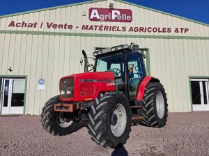 - Crochet ramasseur&nbsp;
- 2 distributeurs hydrauliques double effets
- PDF 540/ 750/ 1000
- Climatisation&nbsp;
- Boite de vitesse semi-powershift dynashift
