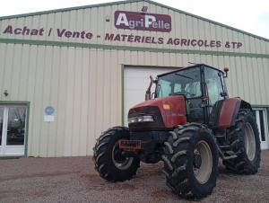 - 3&egrave;me point + Chappe + Barre oscillante&nbsp;
- 3 distributeurs hydrauliques double effets
- PDF 540/1000
- D&eacute;marreur neuf&nbsp;
- Toit visioline&nbsp;
- Climatisation&nbsp;
- Boite de vitesse m&eacute;canique&nbsp;
