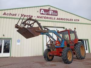 - Chargeur + fourche &agrave; griffe
- Barre oscillante + 3&egrave;me point&nbsp;
- 2 distributeurs hydrauliques double effets
- PDF 540/1000
- Boite de vitesse m&eacute;canique&nbsp;&nbsp;
