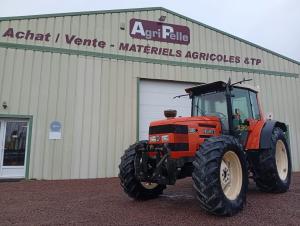 3&egrave;me point + Chappe
4 distributeurs hydrauliques double effets
PDF 540/ 540E/ 1000
Relevage avant
Climatisation&nbsp;
Boite de vitesse m&eacute;canique
