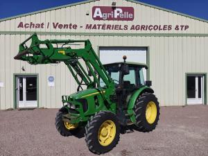 - Chargeur JD 551 tablier euro avec 3&egrave;me fonction
- PDF 540E/540
- 2 DE
- Boite de vitesse powerquad
- Barre oscillante + 3&egrave;me point hydraulique
- Toit visioline&nbsp;
- Si&egrave;ge pneumatique
- Clim
- Vitesses rampantes
- Boite de vitesse semi-powershift

En option&nbsp;: Possibilit&eacute; auto guidage Sweaverken RTK, pr&eacute;cision 2.5cm, &agrave; partir de 5390&euro;
