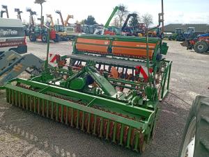 - 28 rangs
- Ecartement : 12.5cm
- Herse rotative
- kg 3500 special
- Largeur : 3.50m
- Tracteur hydraylique&nbsp;
- Boitier de commande Amazone
