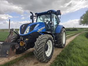 - 5 DE arri&egrave;re + 1 DE avant
- PDF 540E /540 /1000
- Chape + barre oscillante
- 3&egrave;me point avant et arri&egrave;re
- Relevage avant&nbsp;
- Prise de force avant
- Pount avant suspendu
- Freins pneumatiques
- Clim
- Cabine suspendue
- Boite de vitesse semi-powershift electrocommand
- Vendu sans les masses
&nbsp;
