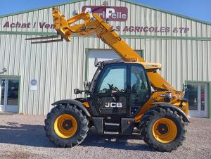 - Fourche &agrave; palette interface JCB
- Ligne auxiliaire
- Graissage centralis&eacute;
- Climatisation
- Crochet ramasseur
- Si&egrave;ge pneumatique
- Suspension de fl&egrave;che

- Mat&eacute;riel vendu dans l'&eacute;tat

- Possibilit&eacute; de r&eacute;vision, vidange et garantie pour un prix total de 65000&euro; HT
