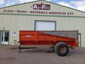 - 10T
- 1 essieu
- Pneu en mauvais &eacute;tat
- R&eacute;hausse ensilage&nbsp;
