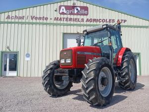 - Toit ouvrant&nbsp;
- PDF 540/ 1000
- Barre oscillante + 3&egrave;me point + Chape
- 2 DE
- Tracteur qui &eacute;tait sur le site de l'INRA
- Climatisation
- Boite de vitesse m&eacute;canique

