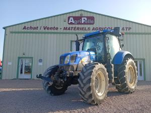 - Toit visioline&nbsp;
- PDF 540/ 540E/ 1000
- 3&egrave;me point avant et arri&egrave;re
- Barre oscillante + Chape
- 4 DE + 2 DE avant
- Relevage avant
- Climatisation&nbsp;
- Cabine suspendue
- Boite de vitesse full-powershift
-&nbsp;En option&nbsp;: Possibilit&eacute; auto guidage Sweaverken RTK, pr&eacute;cision 2.5cm, &agrave; partir de 5390&euro;
