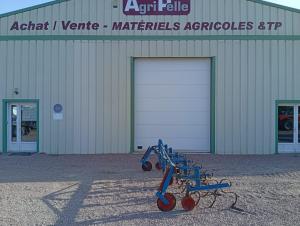 Attache 3 points arri&egrave;res
Roue de jauge&nbsp;
4 rangs
