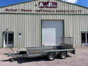 Largeur totale&nbsp;: 230 cm

Longueur totale&nbsp;: 570 cm

Pneus&nbsp;: 155/70R12C

Type de remorque&nbsp;: porte-engins

Usure des pneus&nbsp;: 40%

Equipements&nbsp;: 

- roue jockey renforc&eacute;e

- main d'attelage verrouillable

- suspension &agrave; lames de ressort

- repose- godet

- structure en acier galvanis&eacute;

- Rampe large 1.20m

- Plancher antid&eacute;rapant renforc&eacute; de 24mm 

- Roue de secours avec support

Prix sans options suppl&eacute;mentaires&nbsp;: 5468&euro; TTC - 4557&euro; HT

Cout d&rsquo;un financement sur 60 mois&nbsp;: 104.80&euro;/mois

