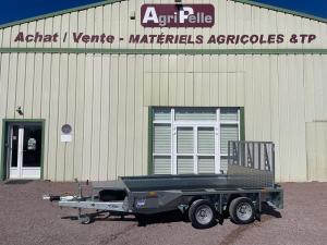 Largeur totale&nbsp;: 230 cm

Longueur totale&nbsp;: 505 cm

Pneus&nbsp;: 155/70R12C

Type de remorque&nbsp;: porte-engins

Equipements&nbsp;: 

- roue jockey renforc&eacute;e

- main d'attelage verrouillable

- suspension &agrave; lames de ressort

- repose- godet

- structure en acier galvanis&eacute;

- Rampe large 1.20m autoportante assist&eacute;e par ressort

- Plancher antid&eacute;rapant renforc&eacute; de 24mm avec rev&ecirc;tement r&eacute;sine

- Roue de secours avec support

- Feu LED

- B&eacute;quilles stabilisatrices int&eacute;gr&eacute;es 

Prix sans options suppl&eacute;mentaires&nbsp;: 7276&euro; TTC - 6063&euro; HT

Cout d&rsquo;un financement sur 60 mois&nbsp;: 167.35&euro;/mois

