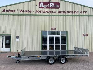 Largeur totale&nbsp;: 210cm

Longueur totale&nbsp;: 620cm

Pneus&nbsp;: 195/60R12C

Type de remorque&nbsp;: plateau basculant

Equipements&nbsp;: 

- Suspensions &agrave; lames de ressort

- Basculement par une pompe hydraulique manuel&nbsp; 

- Timon en V

- Planch&eacute; en contreplaqu&eacute; marine de 24 mm avec rev&ecirc;tement en r&eacute;sine 

- T&ecirc;te d&rsquo;attelage verrouillable 

- Ch&acirc;ssis en acier galvanis&eacute;

Prix sans options suppl&eacute;mentaires&nbsp;: 8405&euro; TTC - 7004&euro; HT

Equipements en option sur le mod&egrave;le en stock&nbsp;:


	Ridelle avant amovible&nbsp;: 200&euro; HT


Prix total avec toutes les options&nbsp;: 8645&euro; TTC - 7204&euro; HT

Cout d&rsquo;un financement sur 60 mois&nbsp;: 198.84&euro;/mois 
