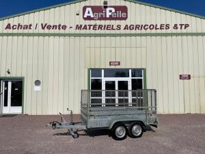 Etat&nbsp;: Tr&egrave;s bon &eacute;tat
&nbsp;

Hauteur utile&nbsp;: 50m

Largeur totale&nbsp;: 185cm

Longueur totale&nbsp;: 386cm

Pneus&nbsp;: 155/70R13 

Usure pneu&nbsp;: 40 %

Type de remorque&nbsp;: Bagag&egrave;re

&nbsp;

Equipements&nbsp;: 


	R&eacute;hausse de ridelles grillag&eacute;es 
	Pont avec b&eacute;quille arri&egrave;re (porte avec r&eacute;hausse grillag&eacute;e inclus) 
	Deux essieux frein&eacute;s / t&egrave;te d&rsquo;attelage alko
	Ridelles aciers


Prix sans options suppl&eacute;mentaires&nbsp;: 2760&euro; TTC &ndash; 2300&euro; HT
