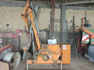 - PDF 540tr/min
- Rotor 1m20
- Fl&eacute;aux 10 heures utilisation&nbsp;
- Fourni avec &eacute;pareuse rotor gros bois neuf (valeur 1900&euro; HT)
-&nbsp;Commande joystick &eacute;lectrique&nbsp;
- Eclairage en bon &eacute;tat
- Bon &eacute;tat g&eacute;n&eacute;ral
