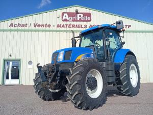 - Toit visioline&nbsp;
- PDF 540/ 540E/ 1000
- 3&egrave;me point avant et arri&egrave;re
- Barre oscillante + Chape
- 4 DE + 2 DE avant
- Relevage avant
- Climatisation&nbsp;
- Cabine suspendue
- Boite de vitesse full-powershift
-&nbsp;En option&nbsp;: Possibilit&eacute; auto guidage Sweaverken RTK, pr&eacute;cision 2.5cm, &agrave; partir de 5390&euro;
